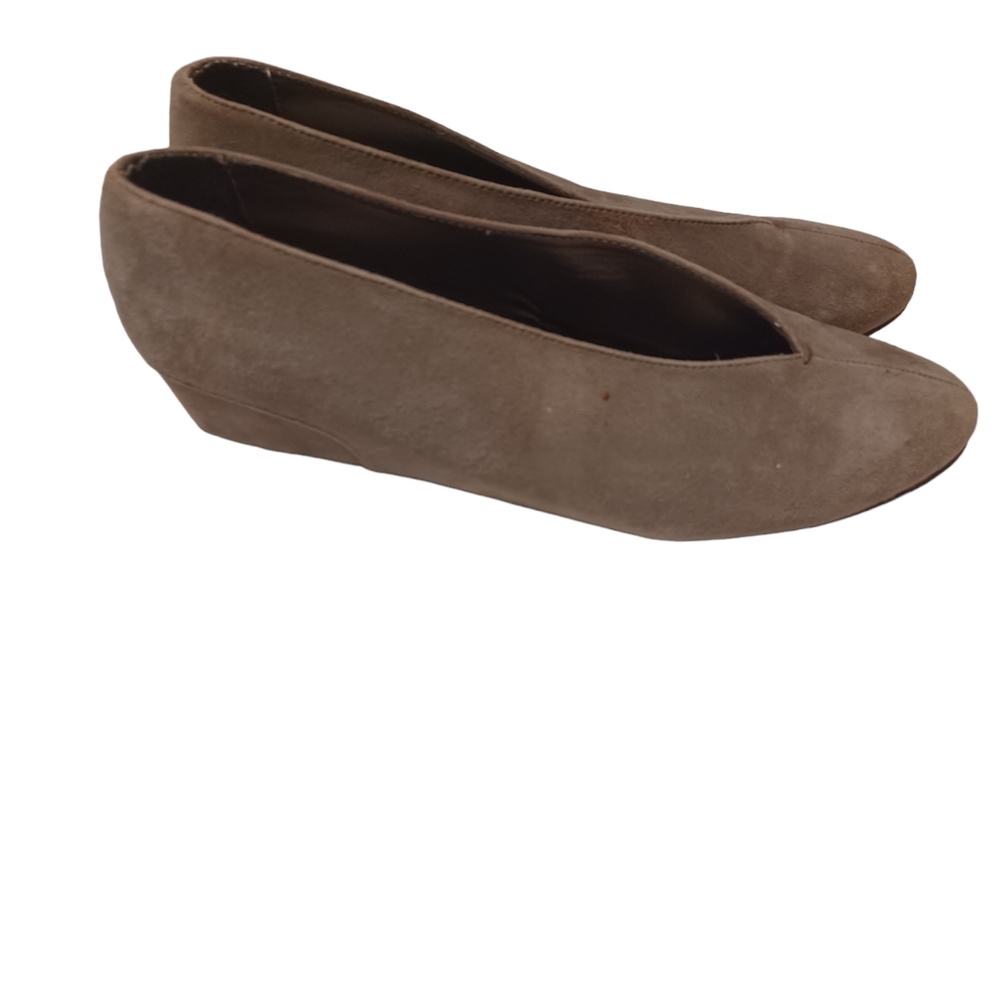 Soft surroundings taupe suede flats size 8